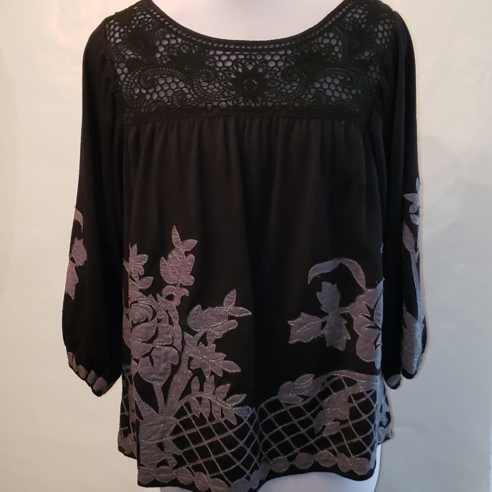 NWT Hazel Black Crochet Neck 3/4 Sleeve Top Medium